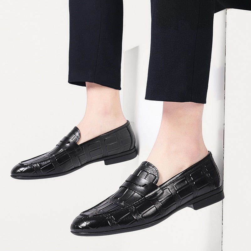 Miesten Loaferit Aitoa Nahkaa Kohokuvioitu Slip-on Elegance - Musta