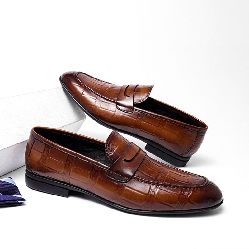 Miesten Loaferit Aitoa Nahkaa Kohokuvioitu Slip-on Elegance - Kahvi