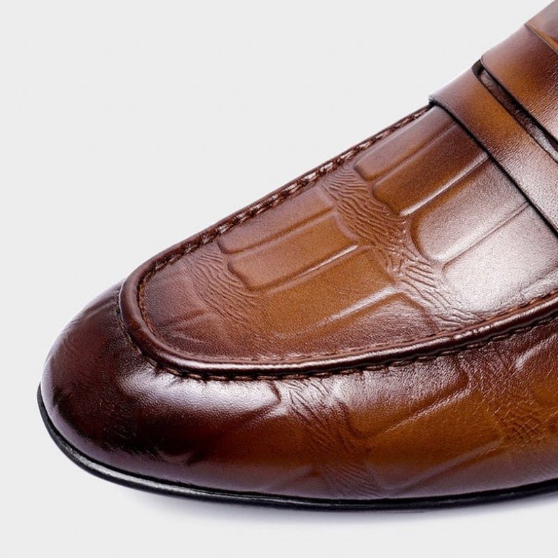 Miesten Loaferit Aitoa Nahkaa Kohokuvioitu Slip-on Elegance - Kahvi