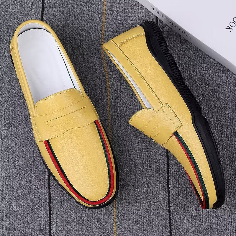 Miesten Vapaa-ajan Kengät Tyylikkäät Pu-slip-on-loaferit Metallimuotilla - Keltainen